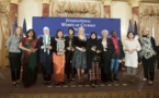 La pilote Niloofar Rahmani reçoit le prix de l'International Women of Courage Awards 2015