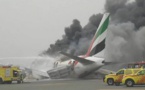 Atterrissage d'un Boeing777 d'Emirates Airline sans train d'atterrissage